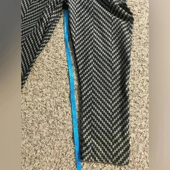 Nike Dri-Fit Legend 2.0 Training Zig Zag Capri Leggings | Size Small - Picture 6 of 6